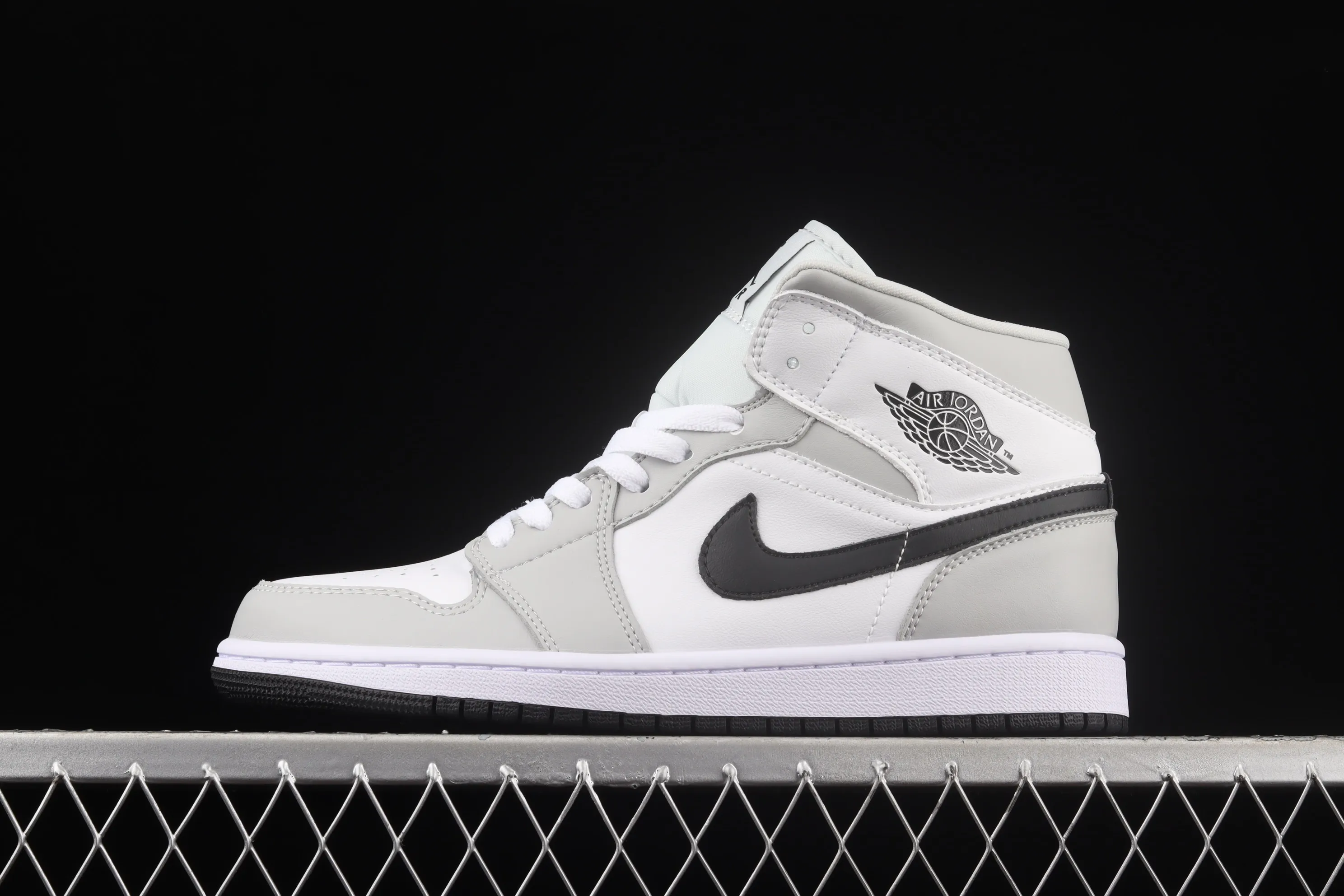 All Categories Air Jordan Jordan Series Basketball Shoes Air Jordan 1 Mid Differentiated Versions Air Jordan 1 Mid AJ1 Joe 1 New Ash Mid-top Cultural Basketball Shoes BQ6472-015